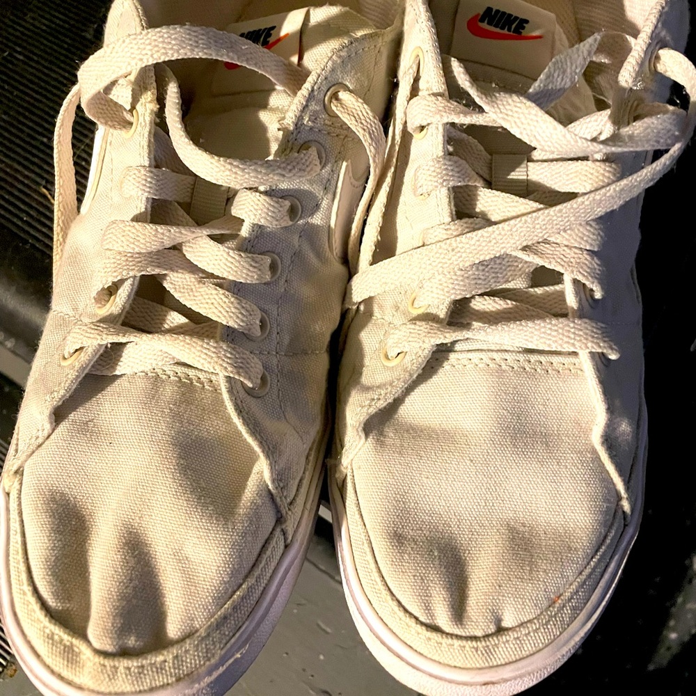Nike tennis shoes